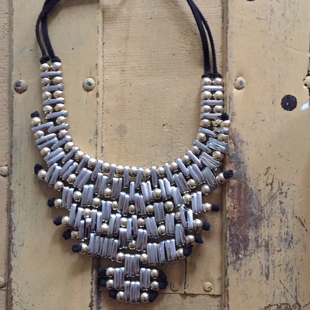 RETRO MIXED METAL BIB STATEMENT NECKLACE ON TREND